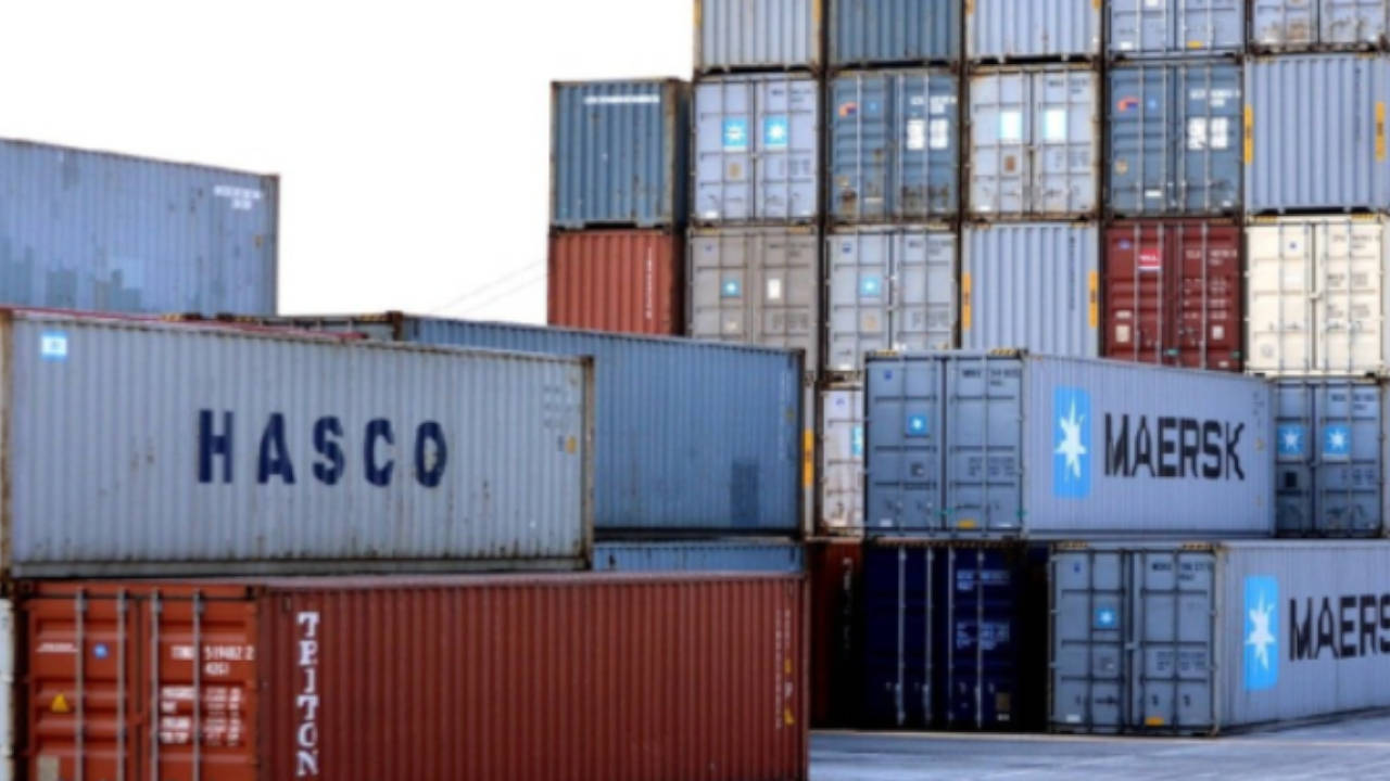 La donna trasforma i container di spedizione in una piccola casa