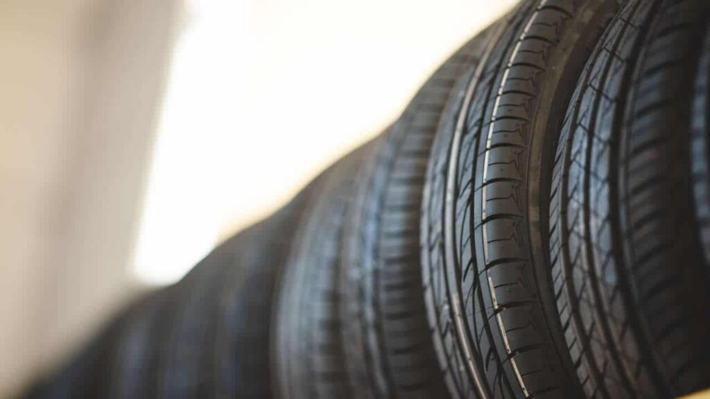 Perché le gomme hanno quelle specie di peletti?
